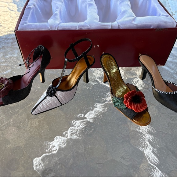 "Just the right shoe" shoe collectibles, two sets of four so eight total NIB - Picture 2 of 8